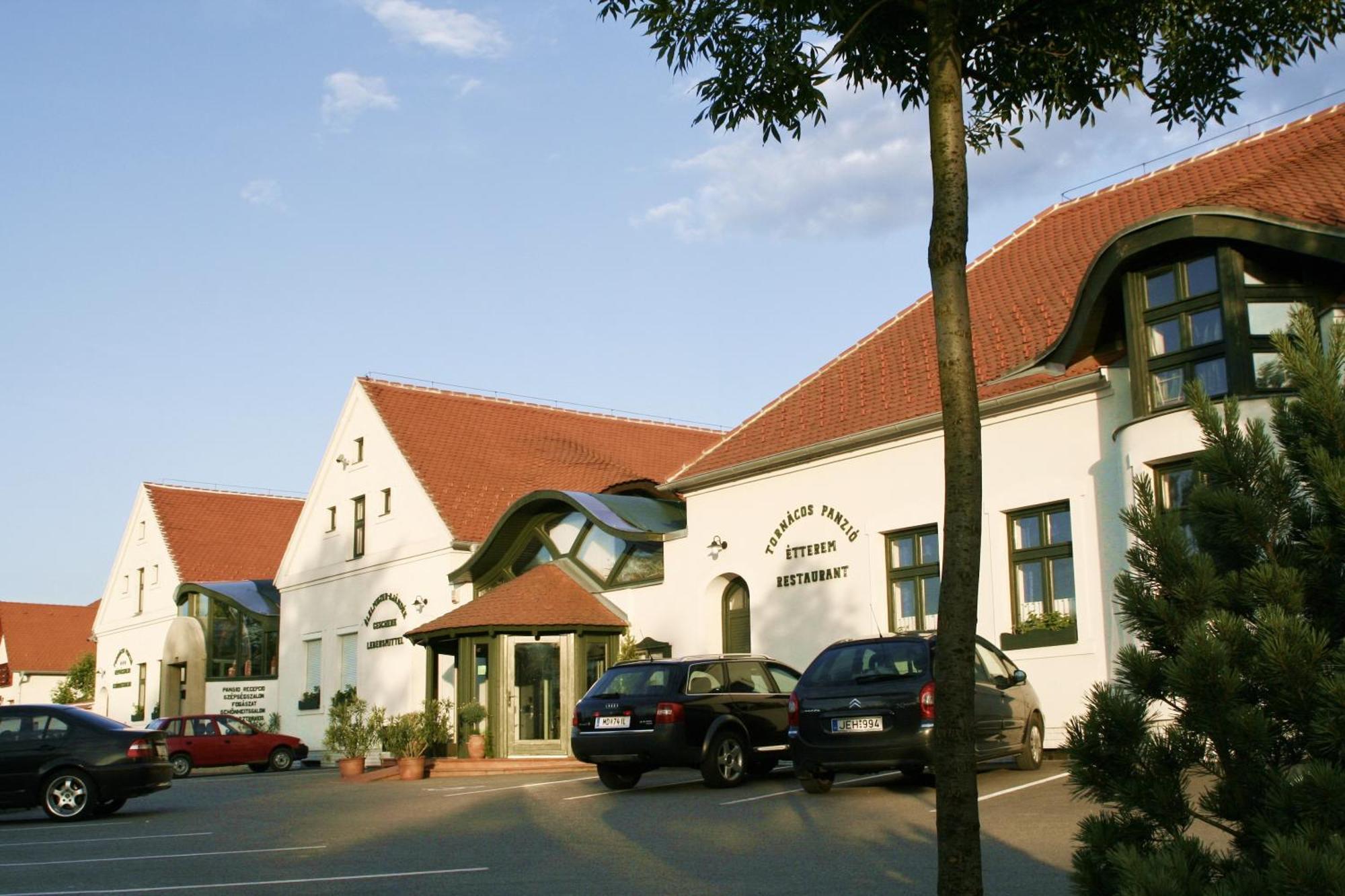 Tornacos Hotel - Hegykő Buitenkant foto