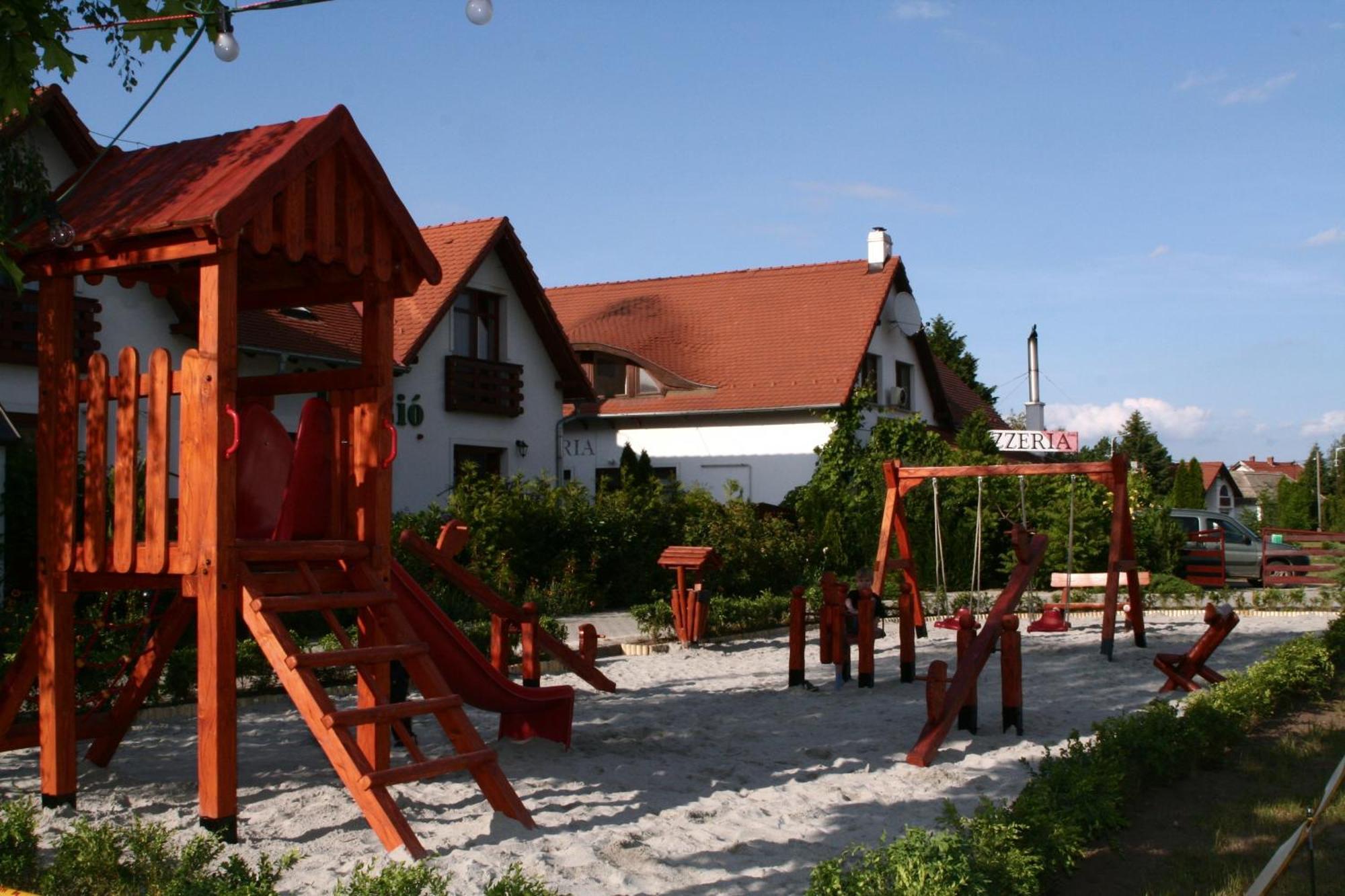 Tornacos Hotel - Hegykő Buitenkant foto