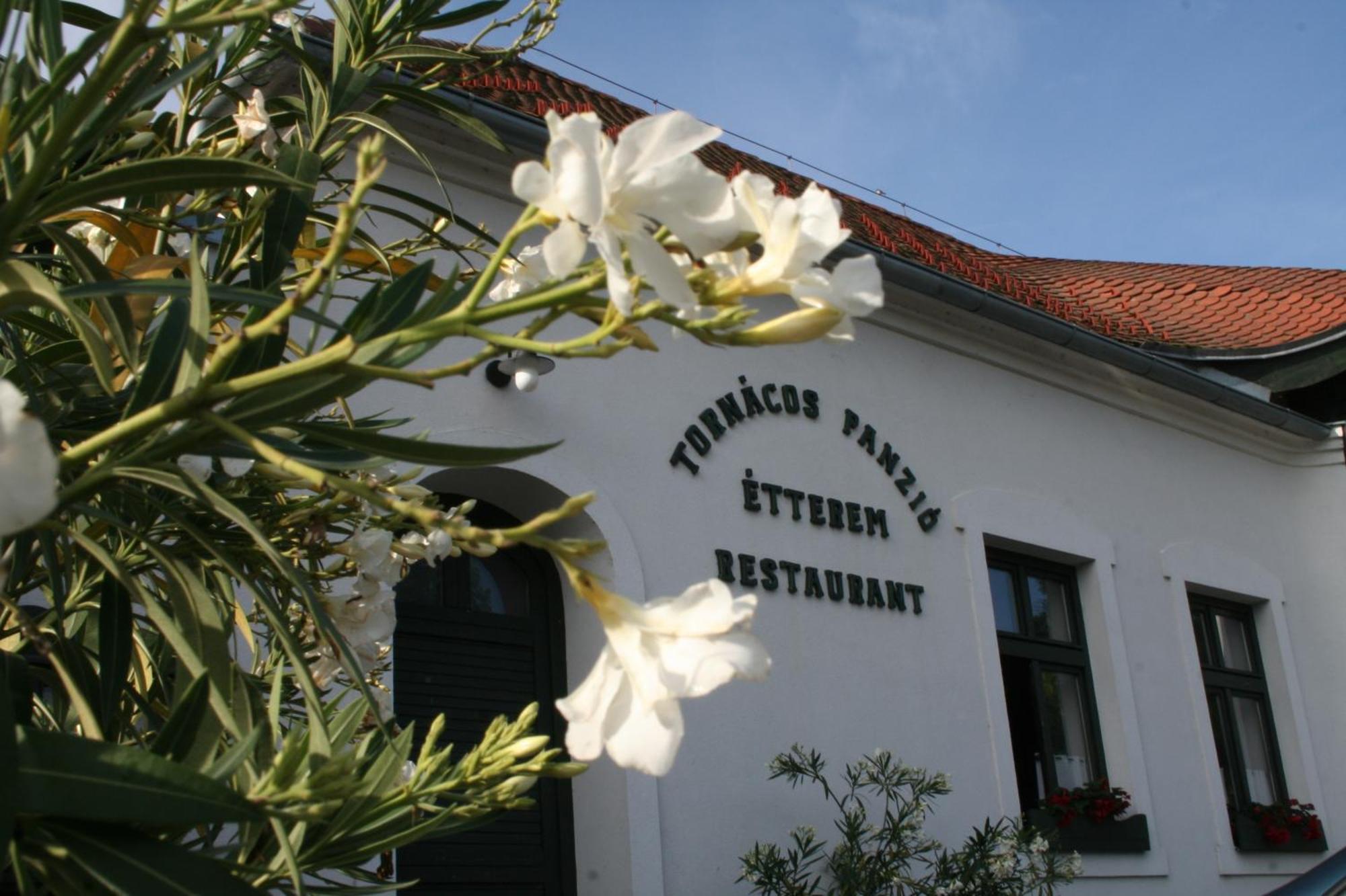 Tornacos Hotel - Hegykő Buitenkant foto