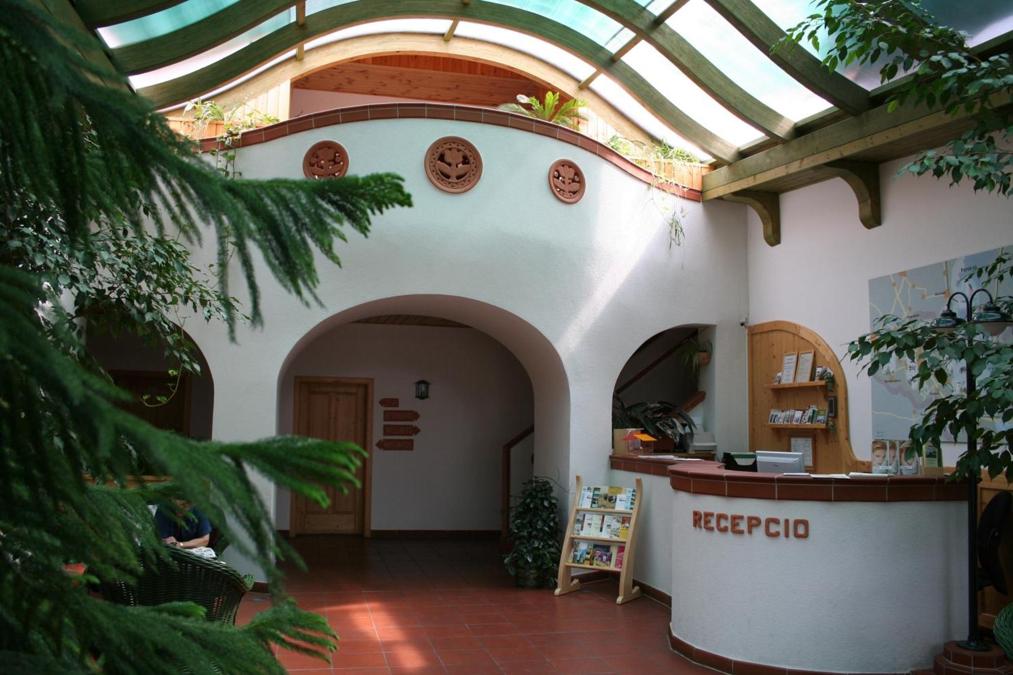 Tornacos Hotel - Hegykő Buitenkant foto