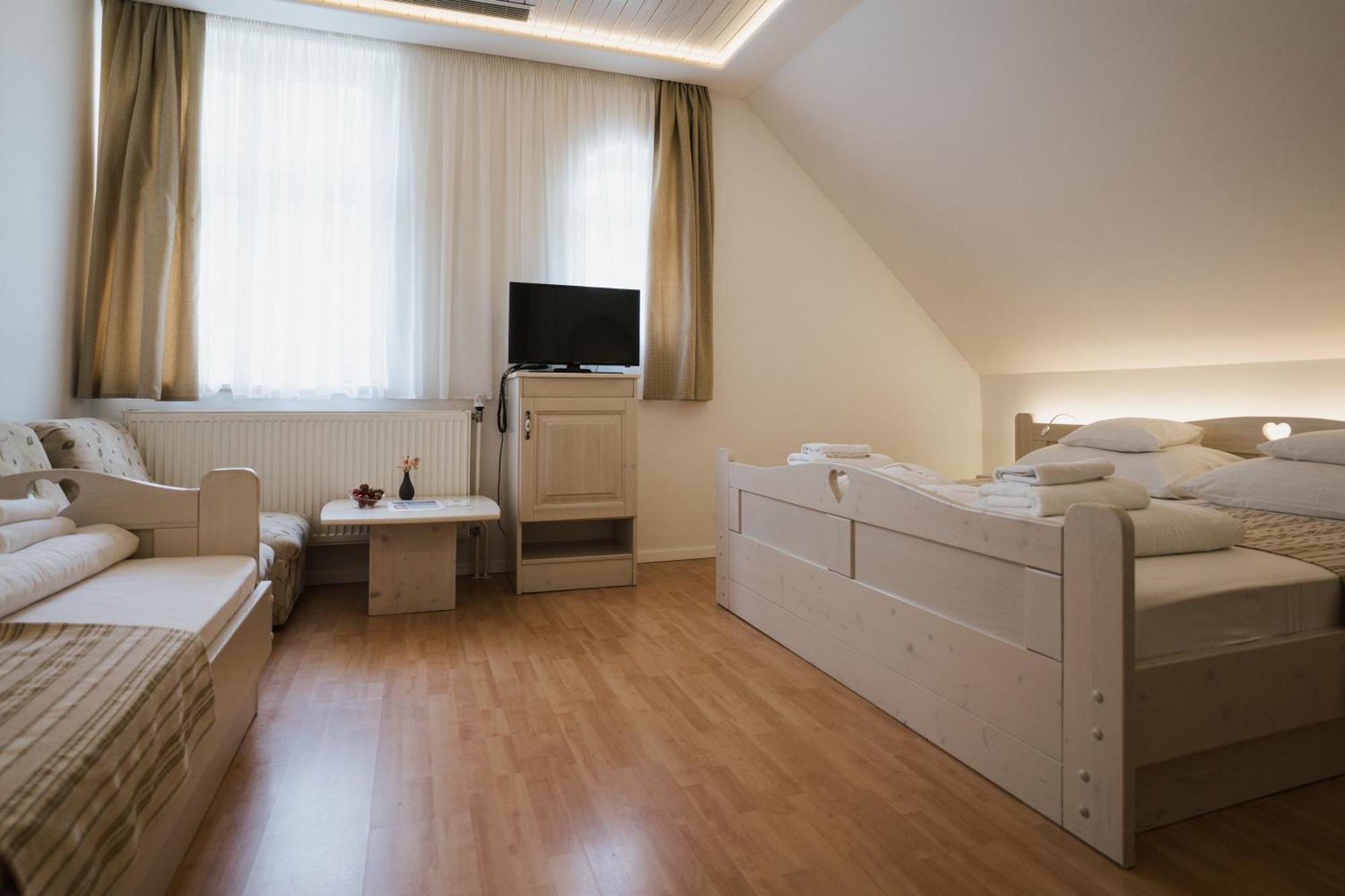 Tornacos Hotel - Hegykő Buitenkant foto