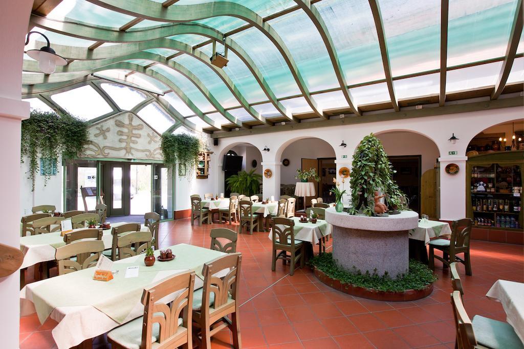 Tornacos Hotel - Hegykő Buitenkant foto